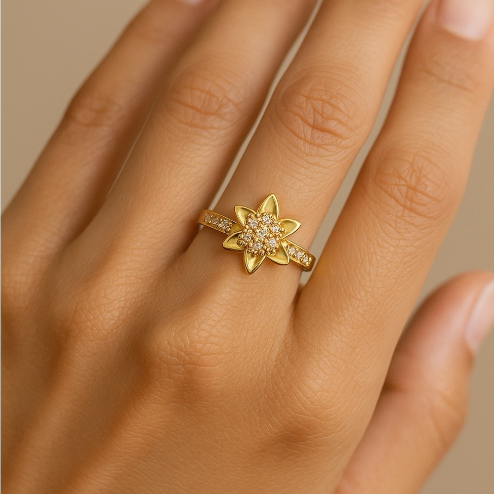 Laminated Gold Floral Ring
